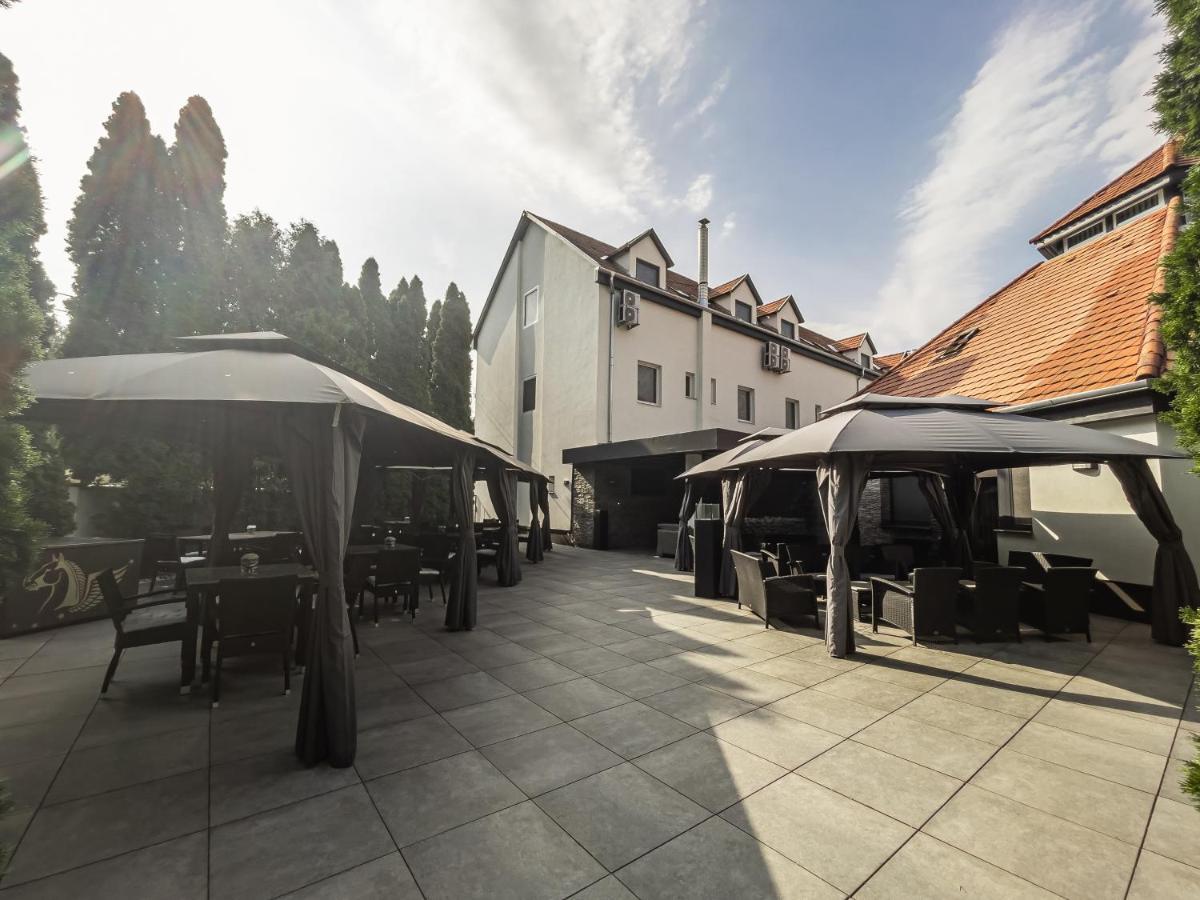 Club Hotel Pegasus Tiszaug Exterior foto